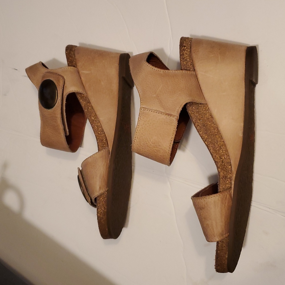 Taos Tan Carousel 3 Wedge Sandals Size 5/5.5 - Picture 5 of 10